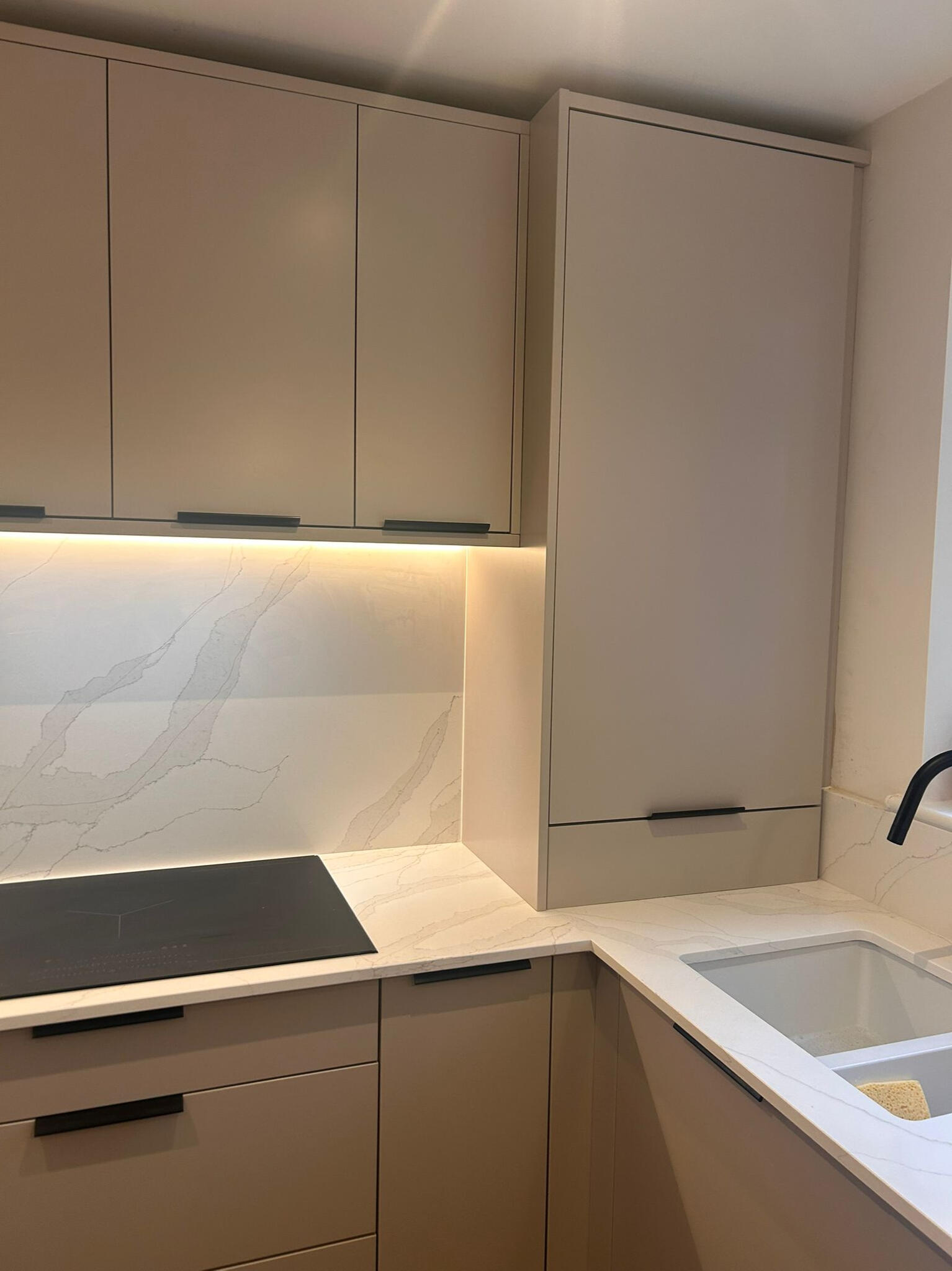 Professional kitchen design plans that help homeowners stay on track with their kitchen renovation budget using a fixed fee service